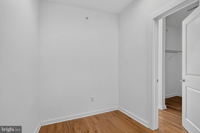 Building Photo - 950 Shackamaxon St