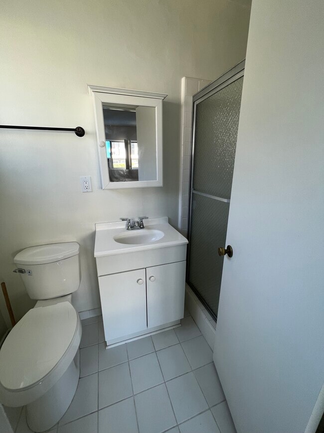 2nd bathroom - 406 Veteran Ave