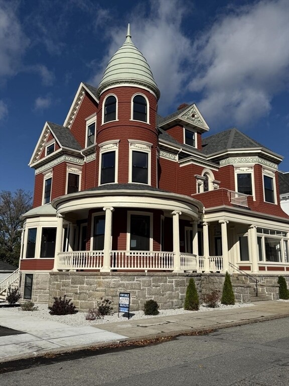 Building Photo - 72 Belmont St