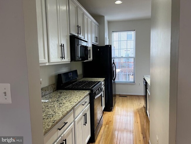 Building Photo - 5925 Kirkcaldy Ln