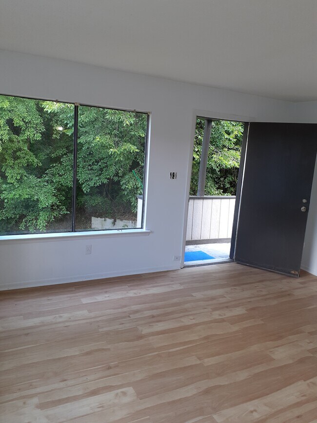 Building Photo - 3350 Altamont S