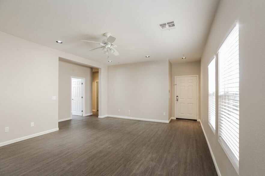 Building Photo - 11209 N 89th Way
