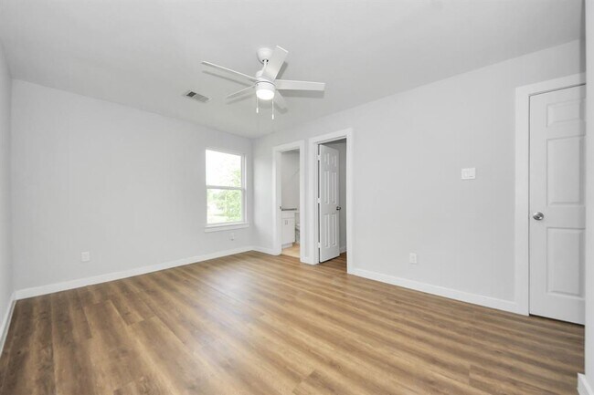 Building Photo - 6617 Bacher St