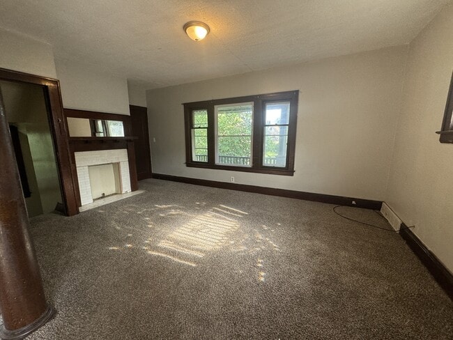 Primary Photo - 9013/15 Yale Avenue - 2