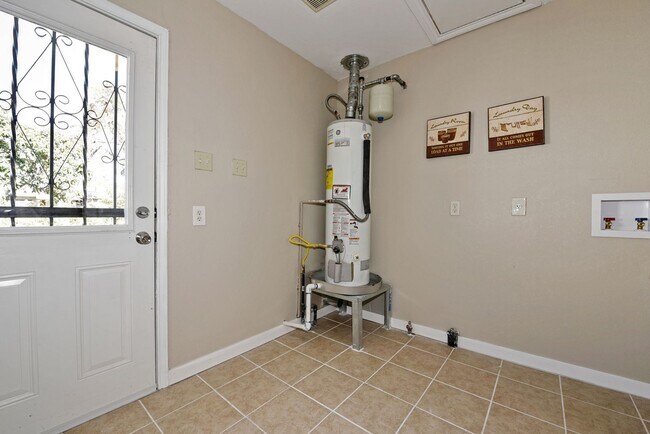 Building Photo - ONE STORY HOME  |  3 BEDS & 2 BATHS  |  LARGE SHED