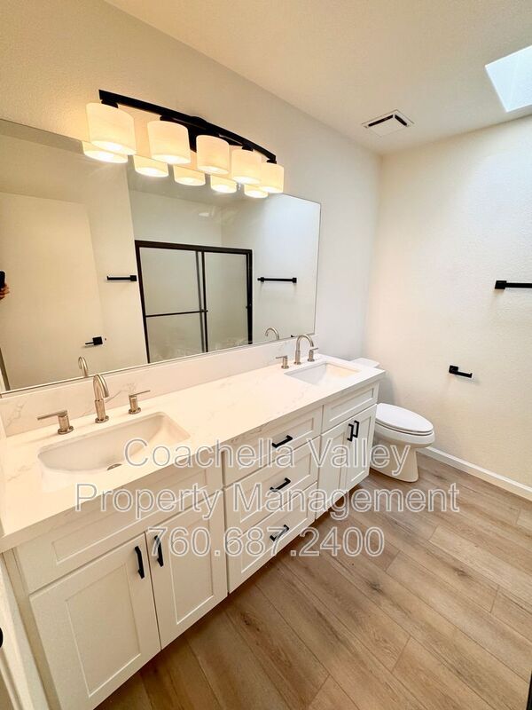 Building Photo - 41595 Navarre Ct