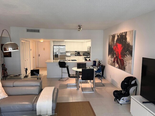 Building Photo - 5100 N Ocean Blvd