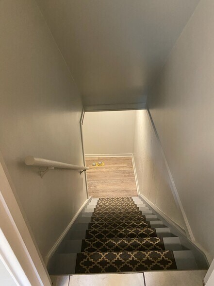Basement stairs - 2534 Oliver Rd