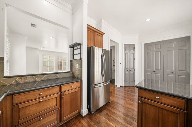 Building Photo - 1902 Greenwich Pl Dr