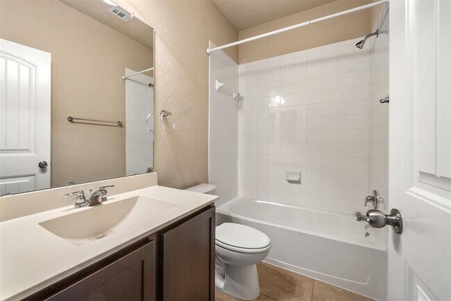 Building Photo - 125 Serrano St