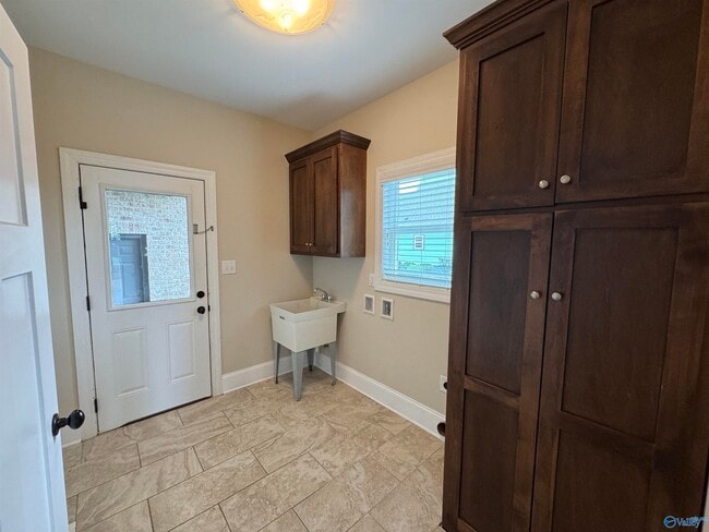 Building Photo - 2807 Talon Cir