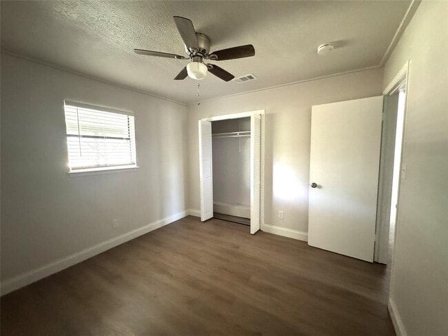 Building Photo - 1558 Lovers Ln