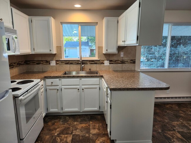 Building Photo - Beautiful 4 bedroom 2 bath Post Falls home for rent!