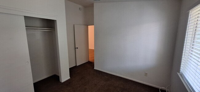 Building Photo - Special Offer 1 FREE WEEK & Reduced Securi...