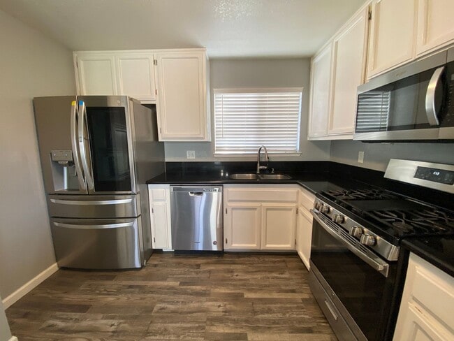 Building Photo - Newley Remodeled 3 BD 2 BA house on corner...