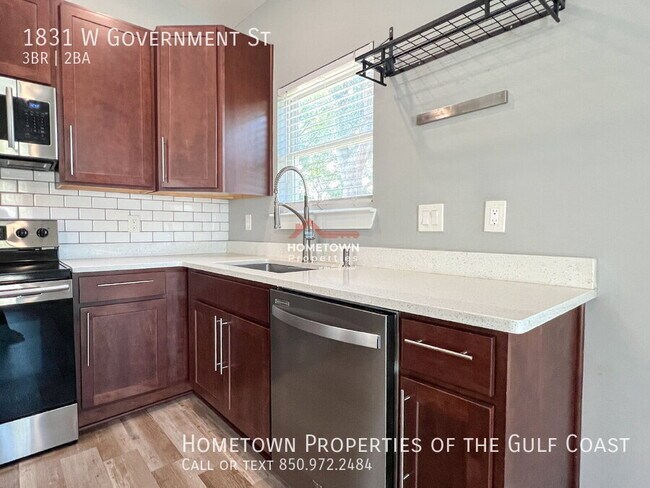 Building Photo - 3-Bed Downtown Pensacola Cottage