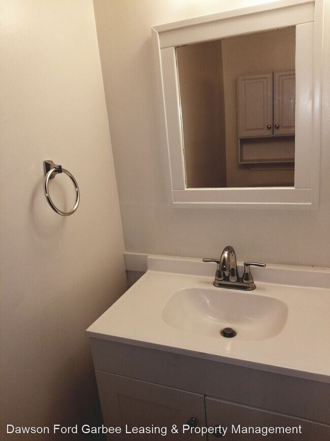 Building Photo - 3 br, 1.5 bath House - 424 West Cadbury Drive