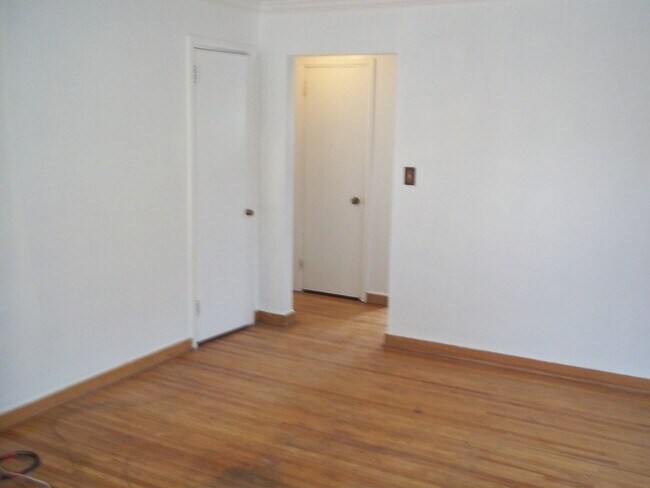 Building Photo - 420 9th St NW