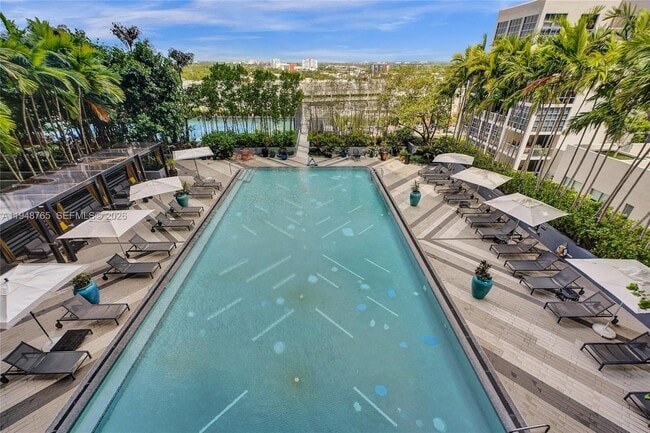 Building Photo - 121 NE 34th St