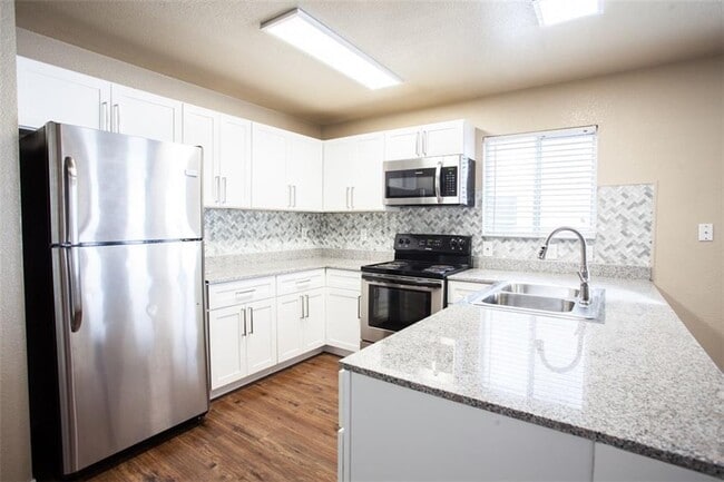 Building Photo - 506 W 35th St