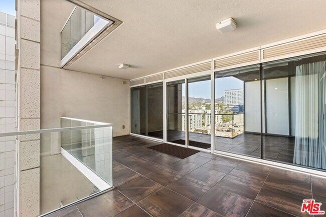 Building Photo - 6250 Hollywood Blvd