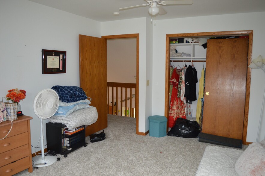 Building Photo - 5212 Rustling Oaks Ln