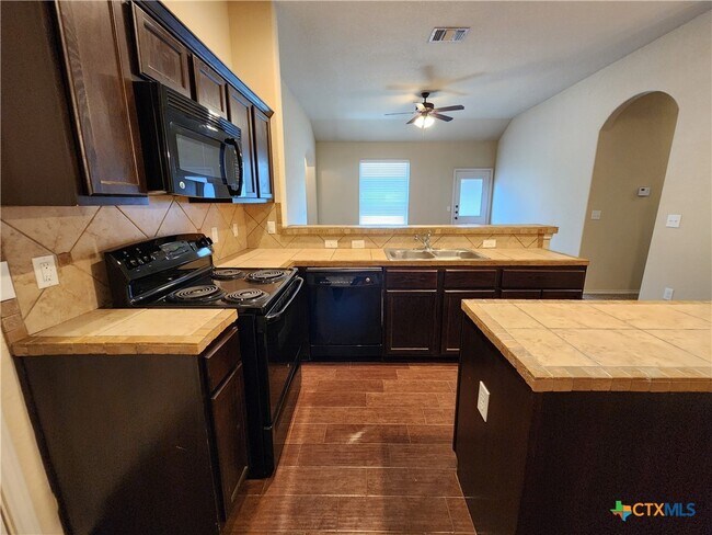 Building Photo - 712 Creekside Cir