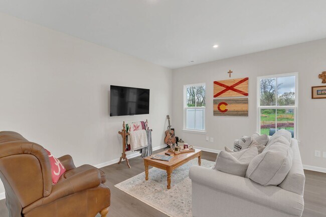Building Photo - Beautiful Townhome!! Great Location!!