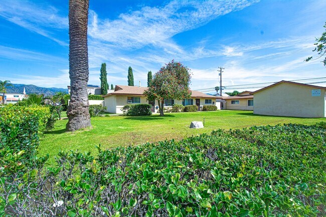 Building Photo - 306 N Azusa Ave