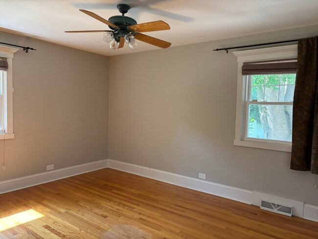 Building Photo - 541 Cypress Dr