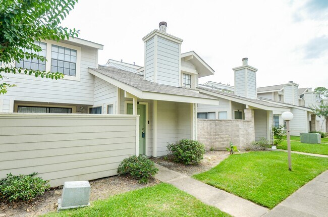 Building Photo - 6211 Ludington Dr