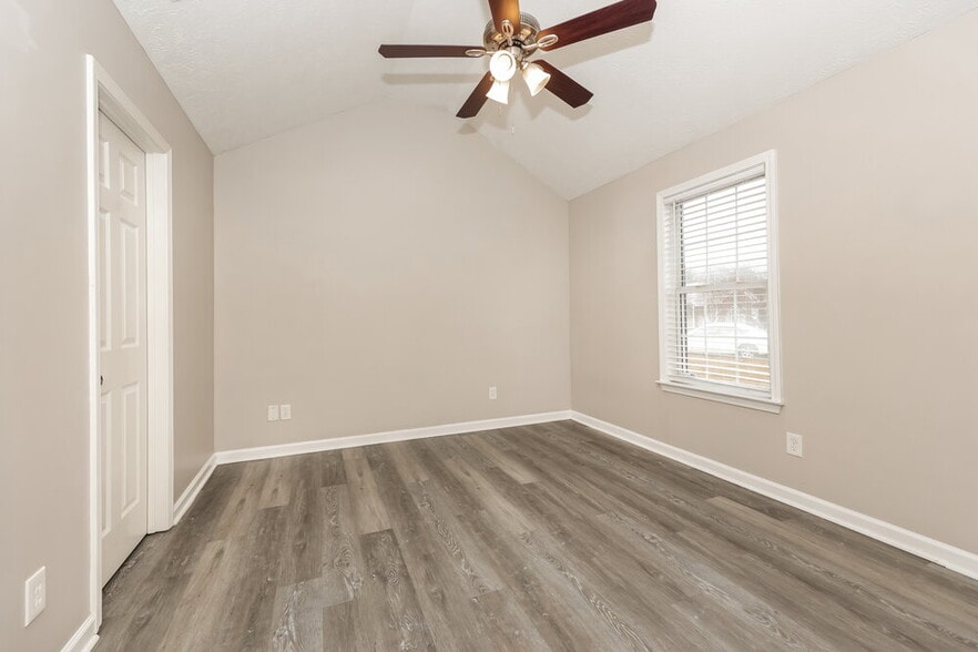 Building Photo - 1585 Ridgemont Dr