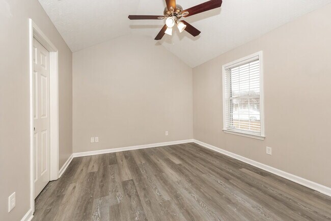 Building Photo - 1585 Ridgemont Dr