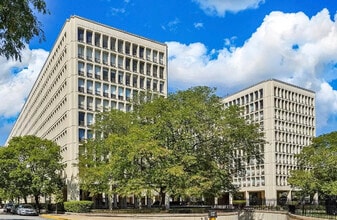 Building Photo - 1450 E 55th Pl