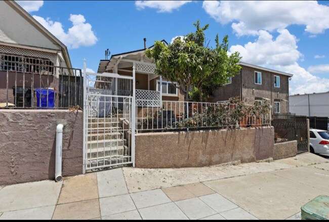 Building Photo - 35 19th St