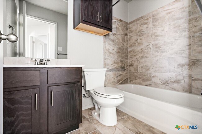 Building Photo - 103 Lost Trl