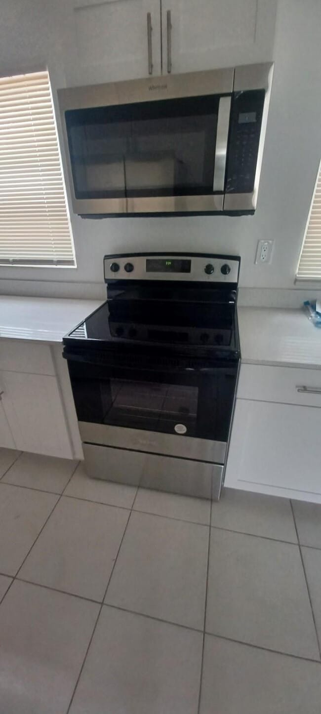 Building Photo - 1810 S 32nd St