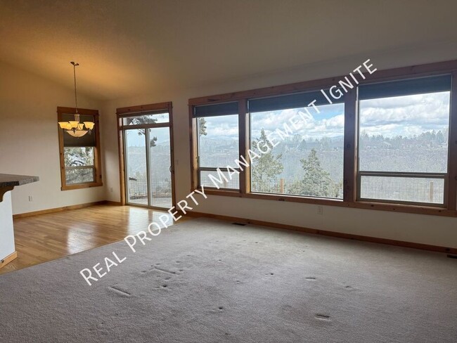 Building Photo - 3 Bedroom Home with Office-Huge Canyon Views