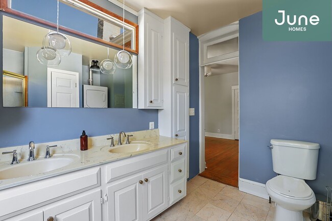 Building Photo - Full room in 4-bed/2.0-bath Home