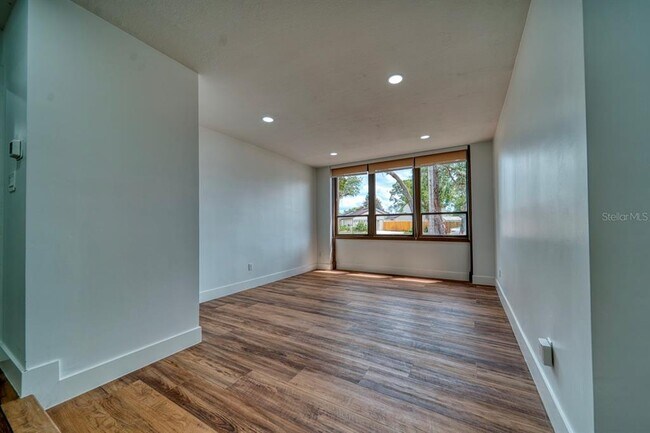 Building Photo - 1542 Sugarwood Cir