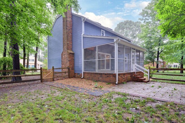 Building Photo - Nicely updated in Quiet Cul-de-sac