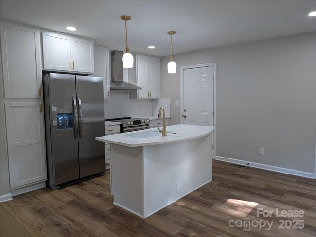 Building Photo - 2700 Ravencroft Dr