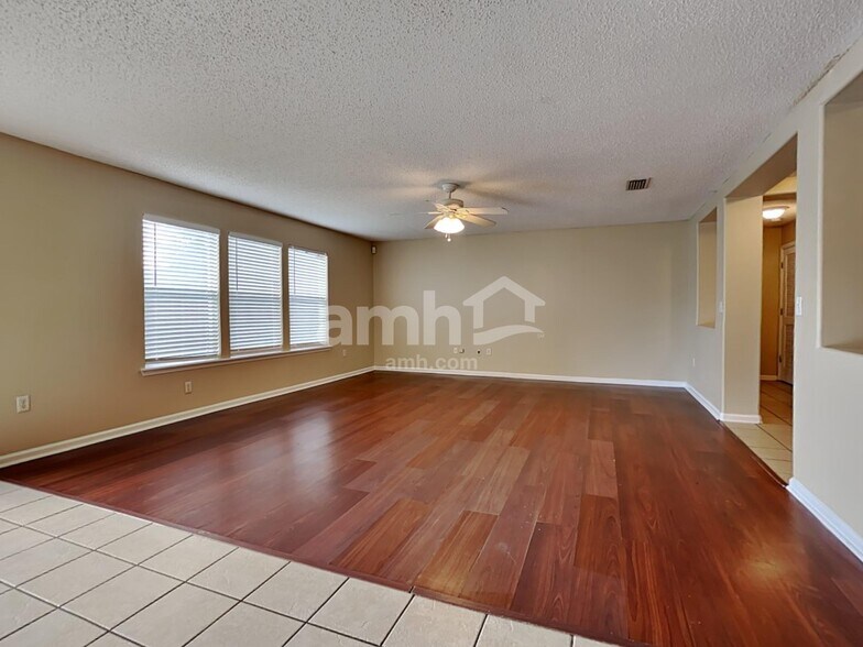 Building Photo - 11542 Brian Lakes Dr