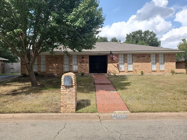 Building Photo - 1833 Skyline Dr