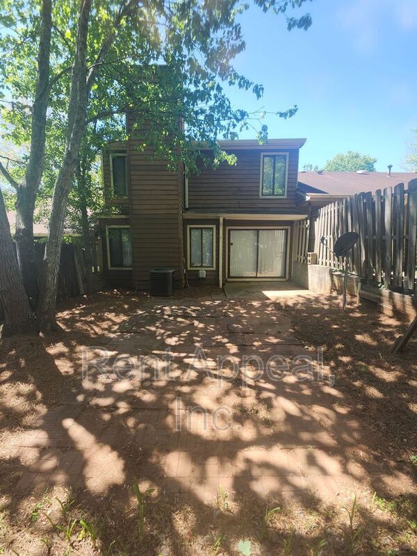 Building Photo - 1560 Burnstone Dr