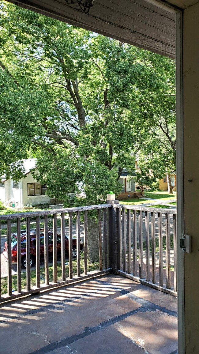 Building Photo - 1916 N Oliver Ave