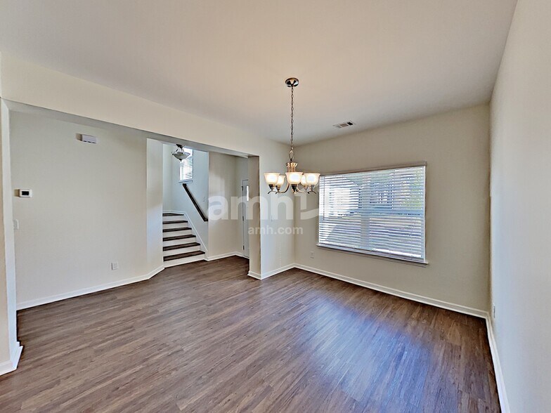 Building Photo - 505 Camp dr