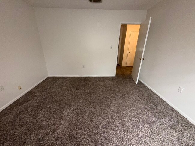Building Photo - 537 Schneider Dr