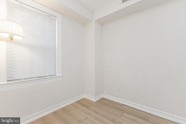 Building Photo - 1500 S Barton St