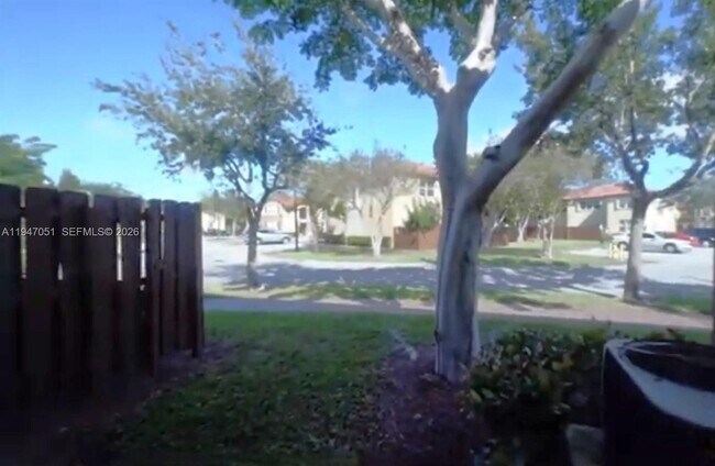 Building Photo - 1485 NE 33rd Rd